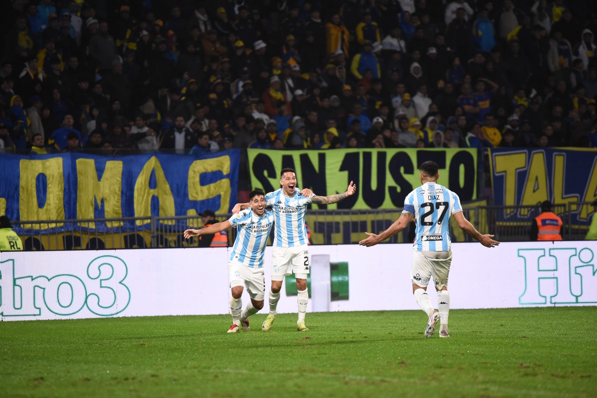 Atlético Tucumán fue más eficiente y eficaz y derrotó a Boca Juniors, que sigue volando bajo