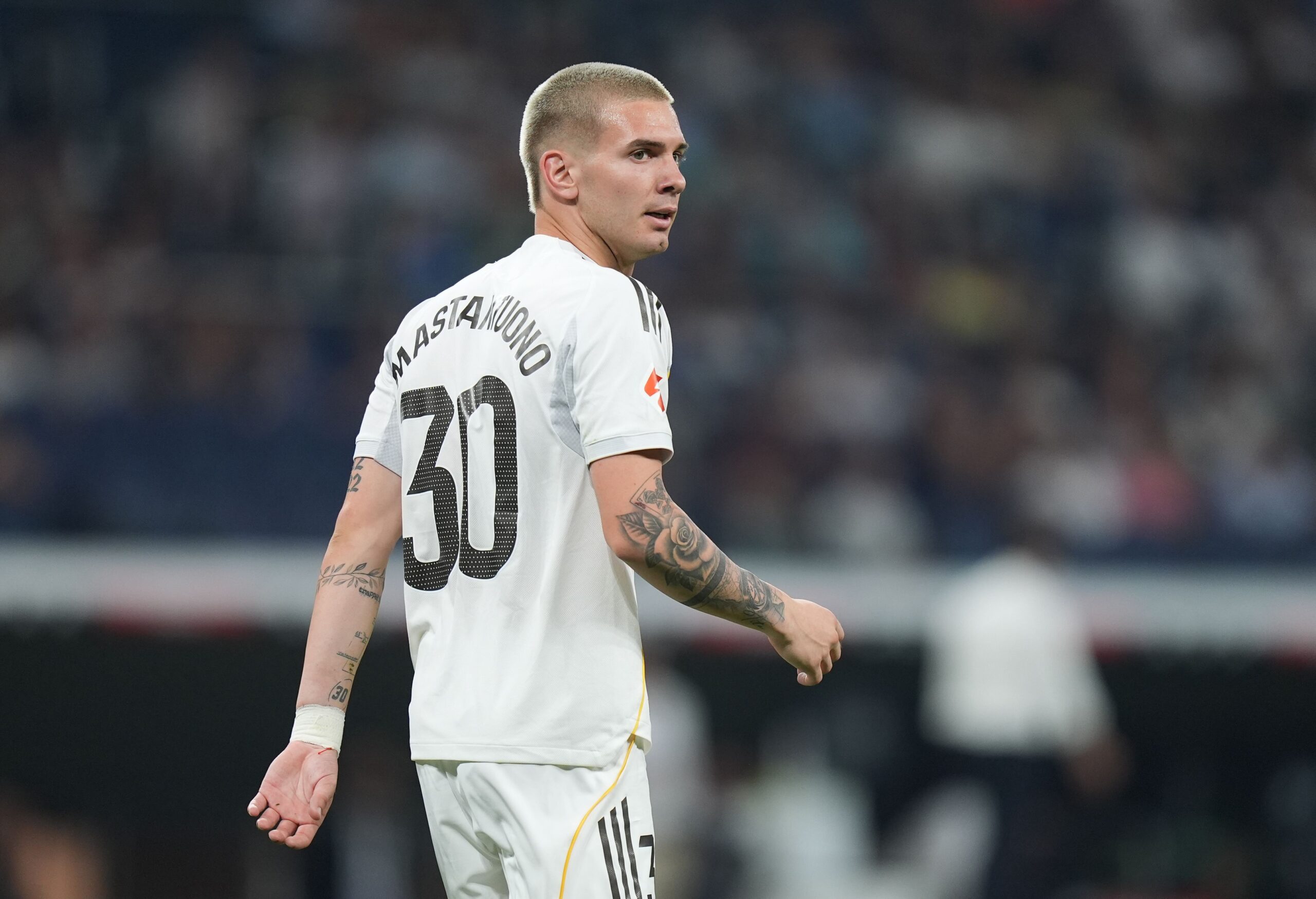 Debuta Mastantuono y Galán acusa al Madrid de alineación indebida