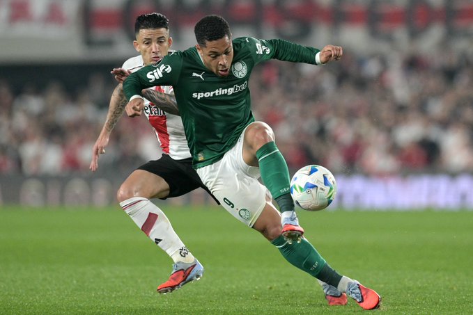 Palmeiras mostró su poderío en un tiempo, River reaccionó en el segundo pero no le alcanzó