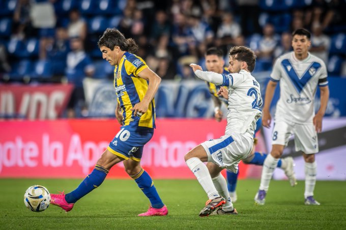 Rosario Central le ganó agónicamente a Vélez Sarsfield en un final polémico y caliente