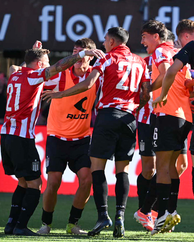 Estudiantes disfrutó y se lució en el clásico ante Gimnasia y Esgrima